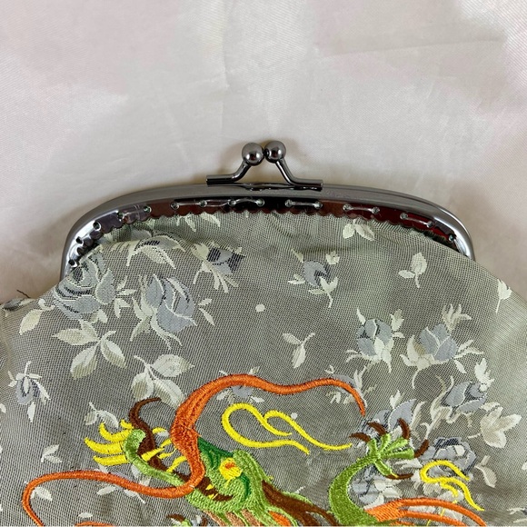 Vintage Handmade Satin Clutch Embroidered Dragon Design Metal Kiss Clasp Purse - Picture 4 of 9